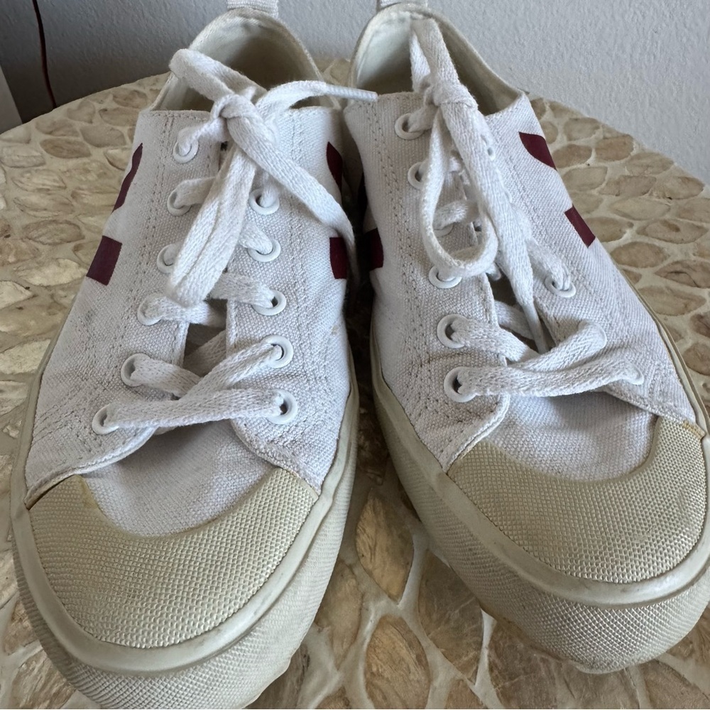 Veja White Nova Canvas Sneakers with Burgundy
Logo Accent size 6 - Picture 6 of 9